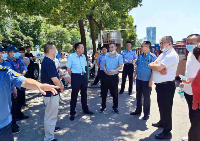 葉心林一行到九江汽車站開(kāi)展交通執(zhí)法檢查