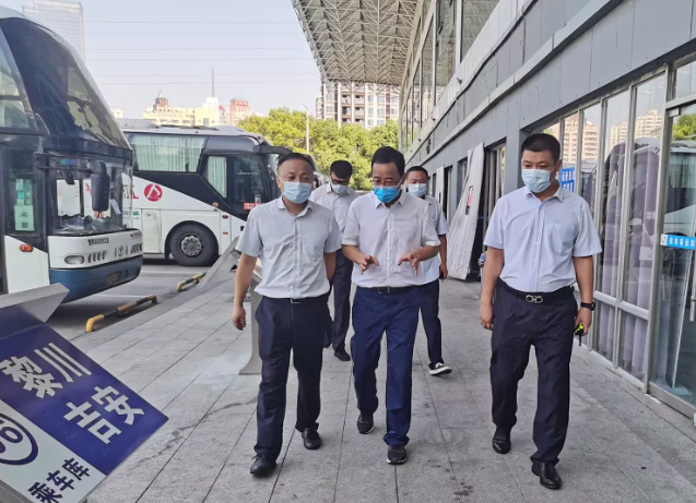 穆孫祥一行督導(dǎo)檢查徐坊客運站、長途汽車站 疫情防控、文明創(chuàng)建等工作