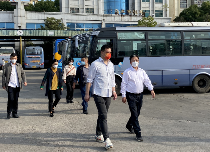 廬山管理局局長、廬山市市長王斌督導廬山市汽車站疫情防控工作